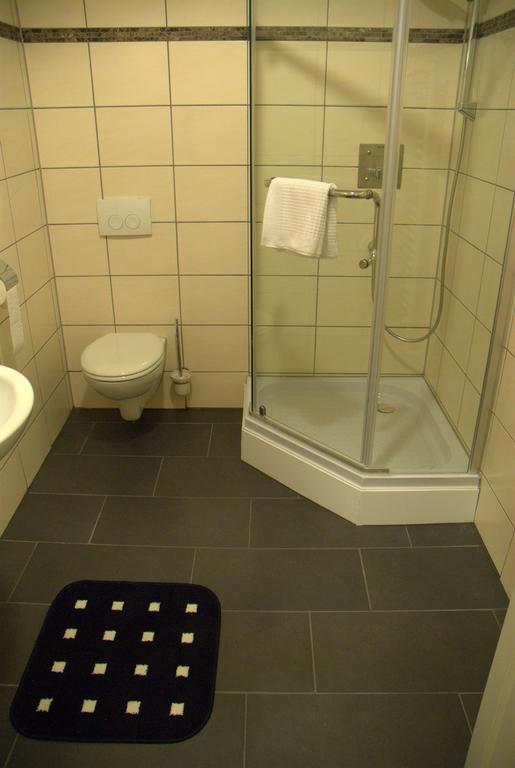 Hotel 1a *